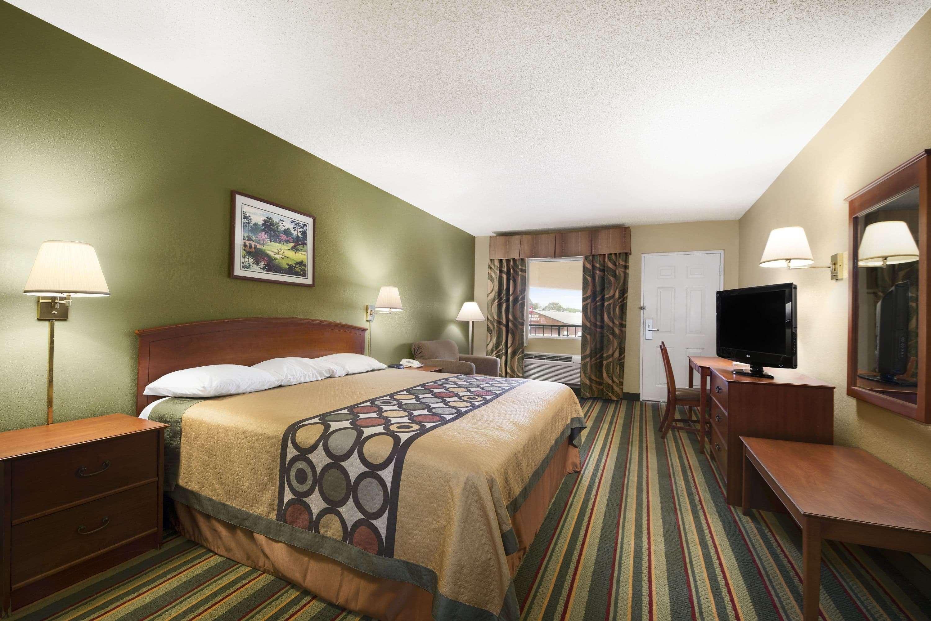 Super 8 by Wyndham Meridian Bagian luar foto