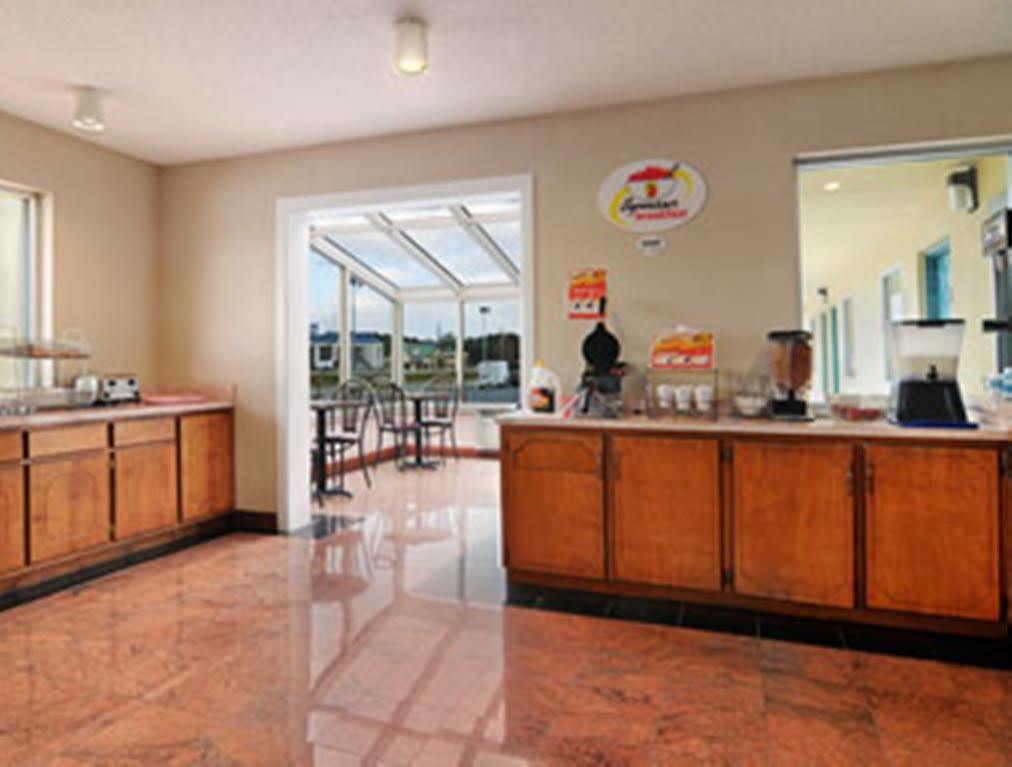 Super 8 by Wyndham Meridian Bagian luar foto