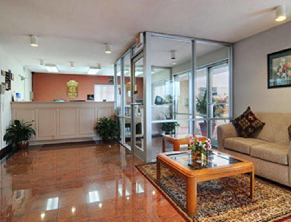 Super 8 by Wyndham Meridian Bagian luar foto